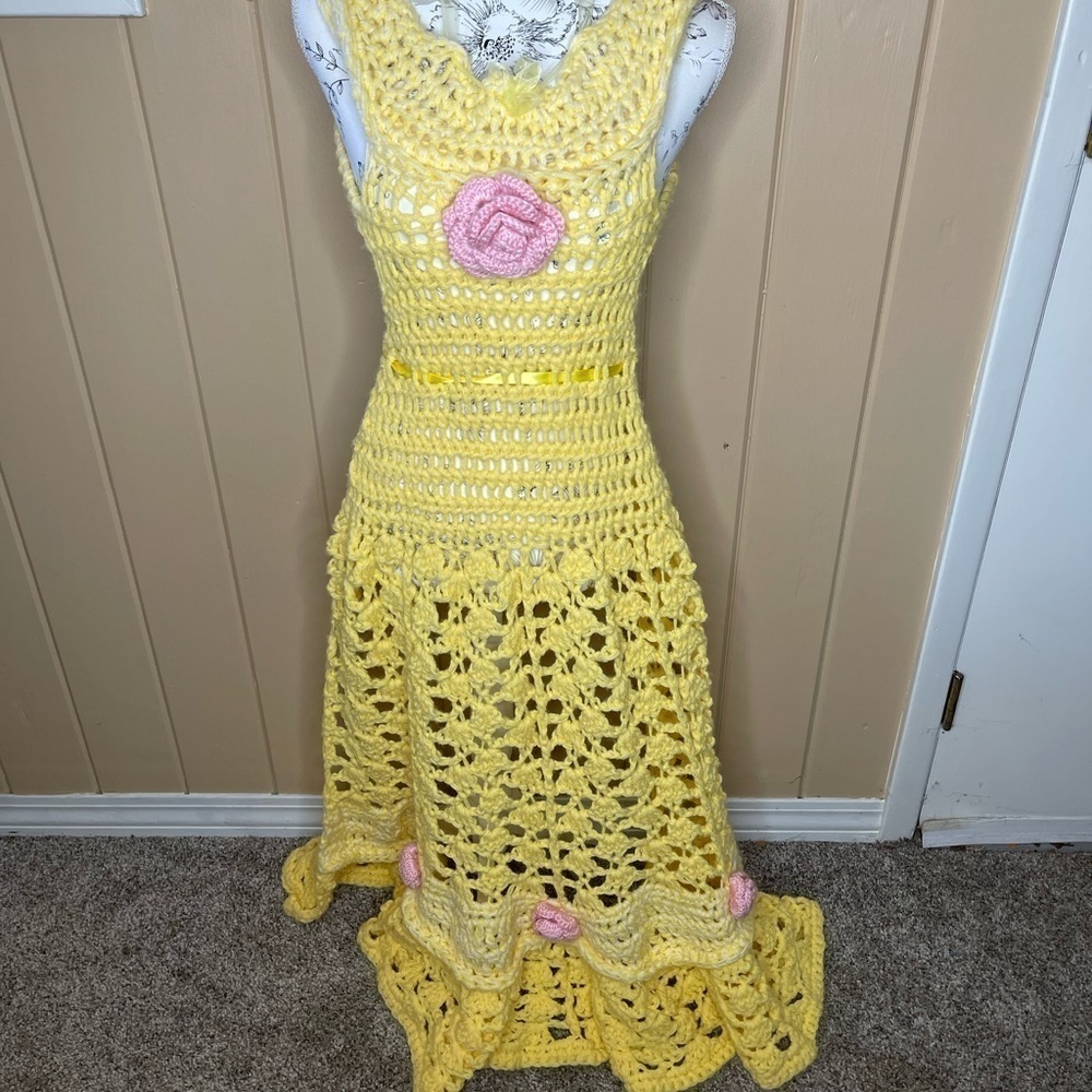 Belle Princess Hand Crochet Apron Yellow W/ Pink Roses Neck Tie Unique Fun